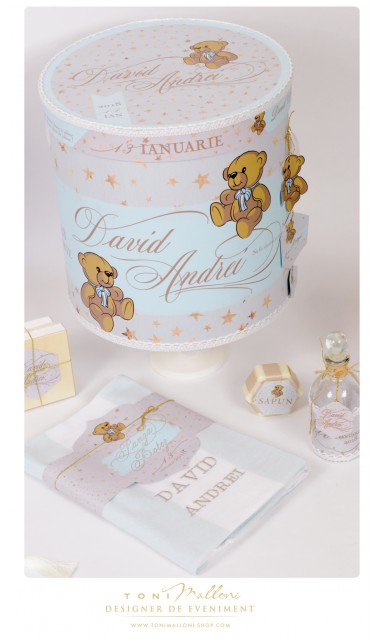 Trusou de botez brodat pentru baieti cu ursuleti si stele aurii, Tiny Teddy Bear 2